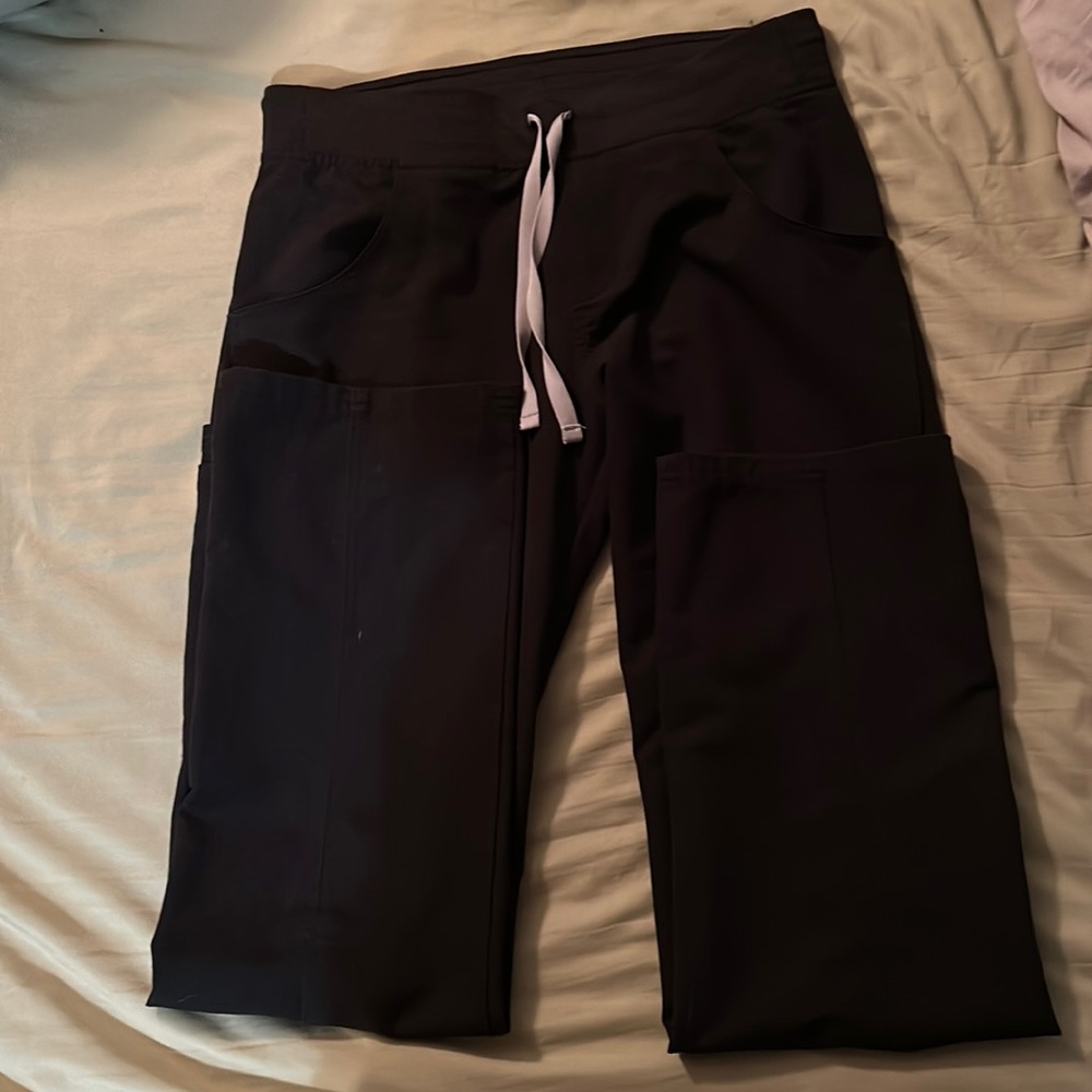 Small tall figs Kade scrub pants